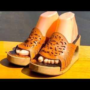 two lips Women’s Brown Leather Wooden Platform Sandals Size 8M